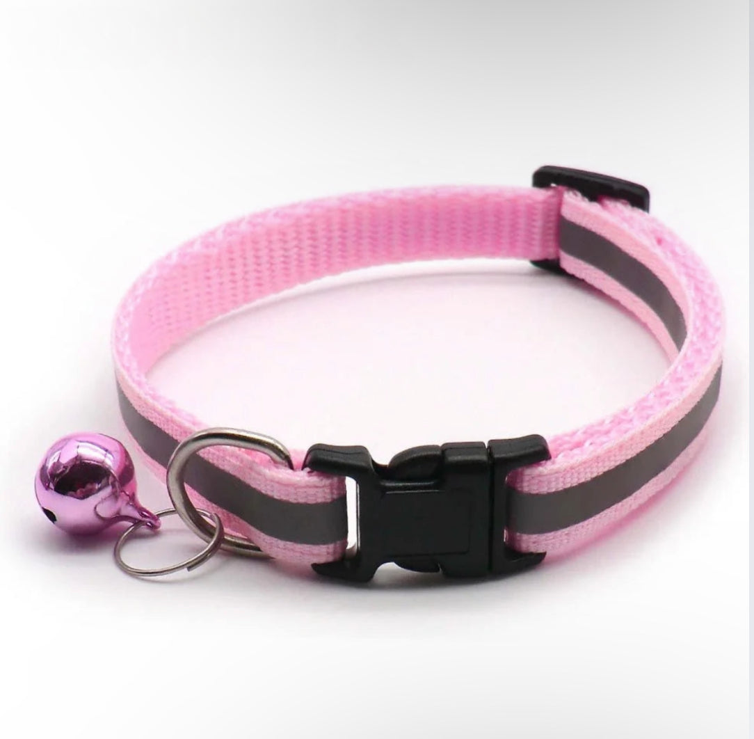 Collier réfléchissant avec clochette
